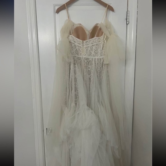 BHLDN Willowby Cordova Ophelia Wedding Dress - Picture 7 of 9